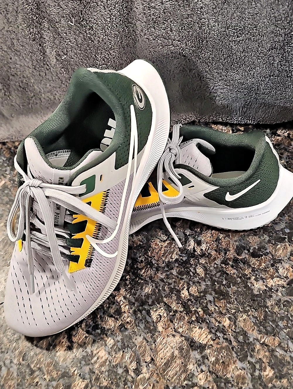 Nike Air Zoom Pegasus 38 Green Bay Packers Athletic Shoes White & Green US 6